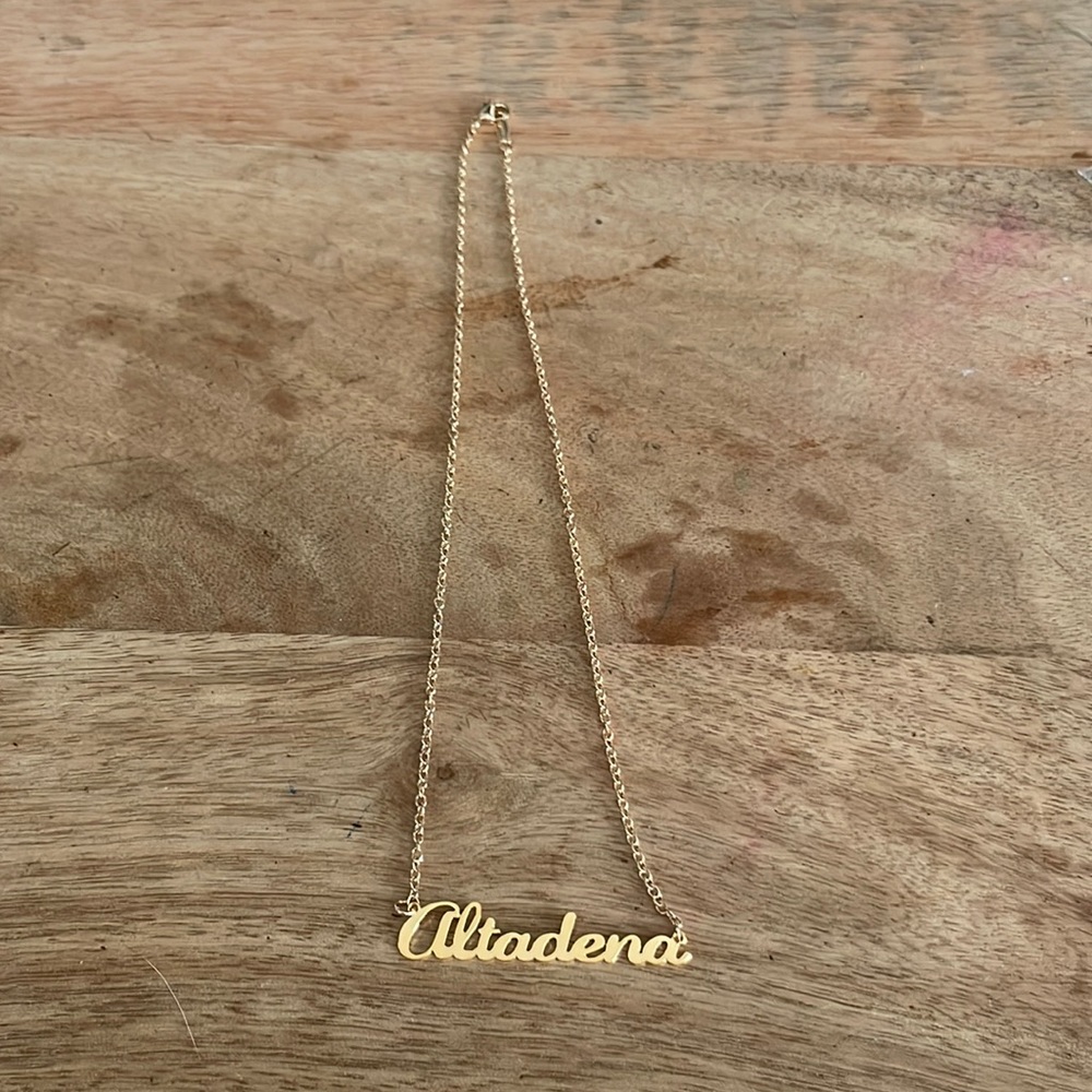 Name plate necklace Altadena (Los Angeles)  - 1 necklace